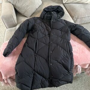 Womesn black North Face 3/4 length down coat